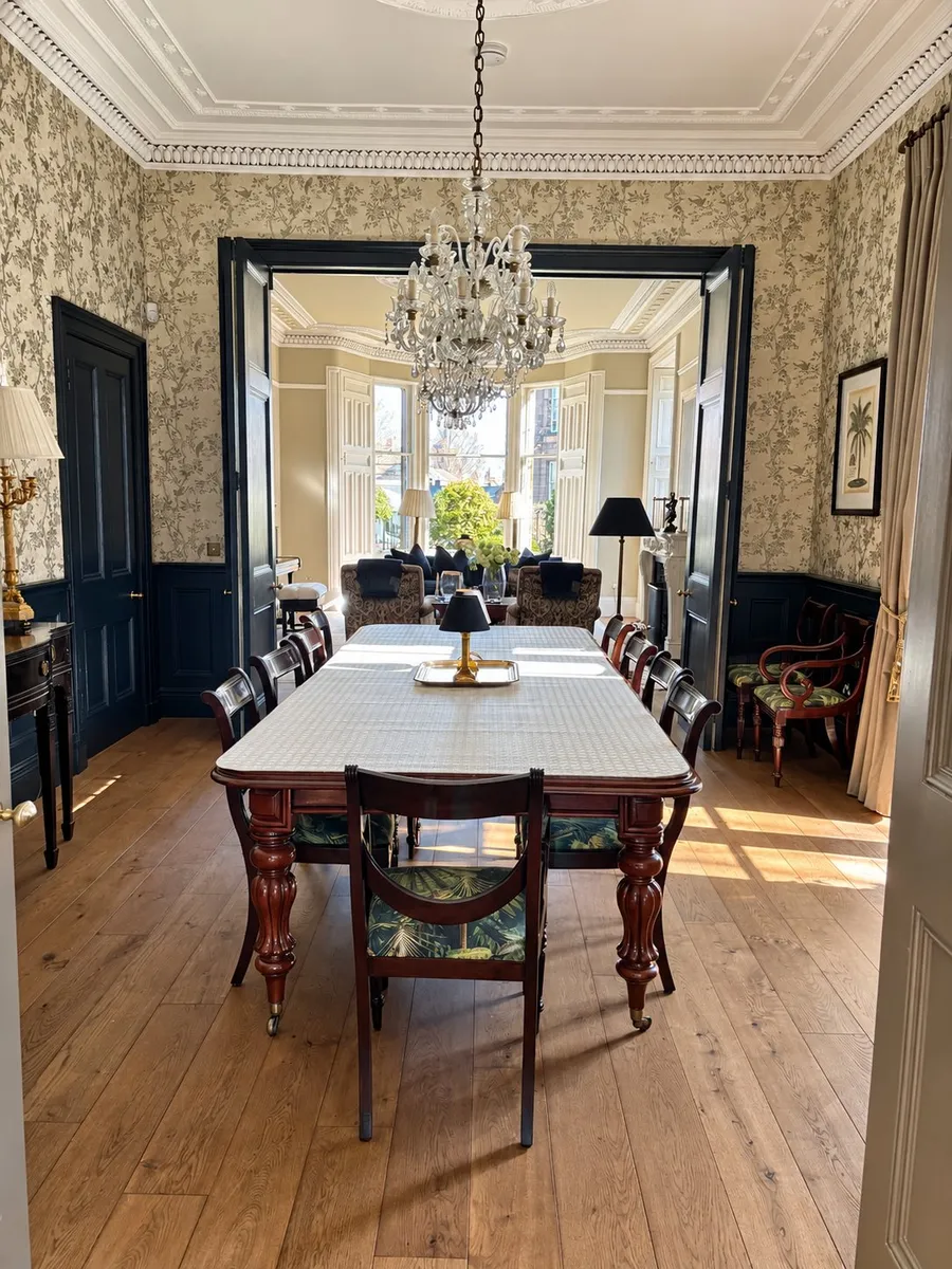 Dining room with feature wallpaper and chandelier, Morningside, Edinburgh